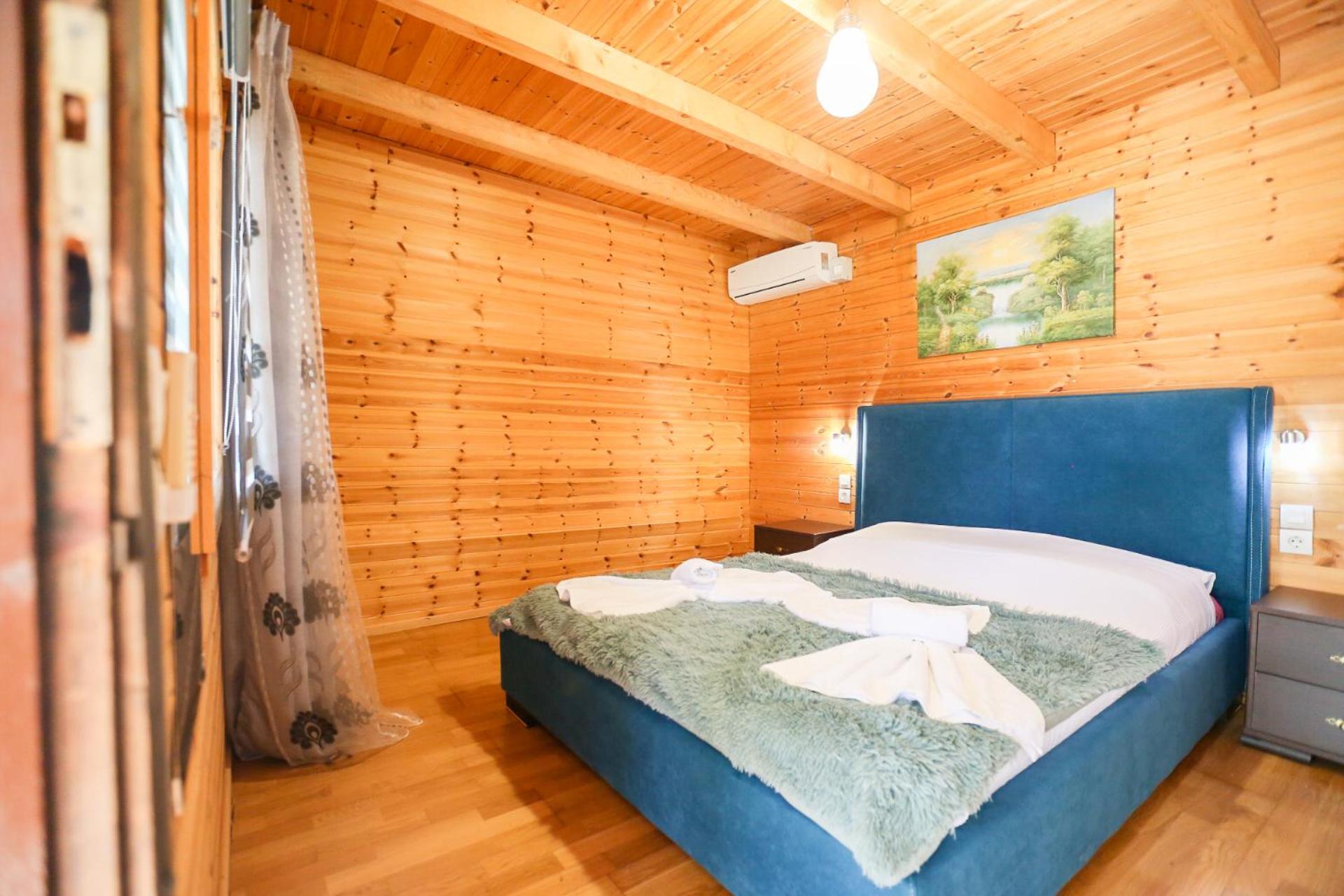 Holiwood Motel Himara