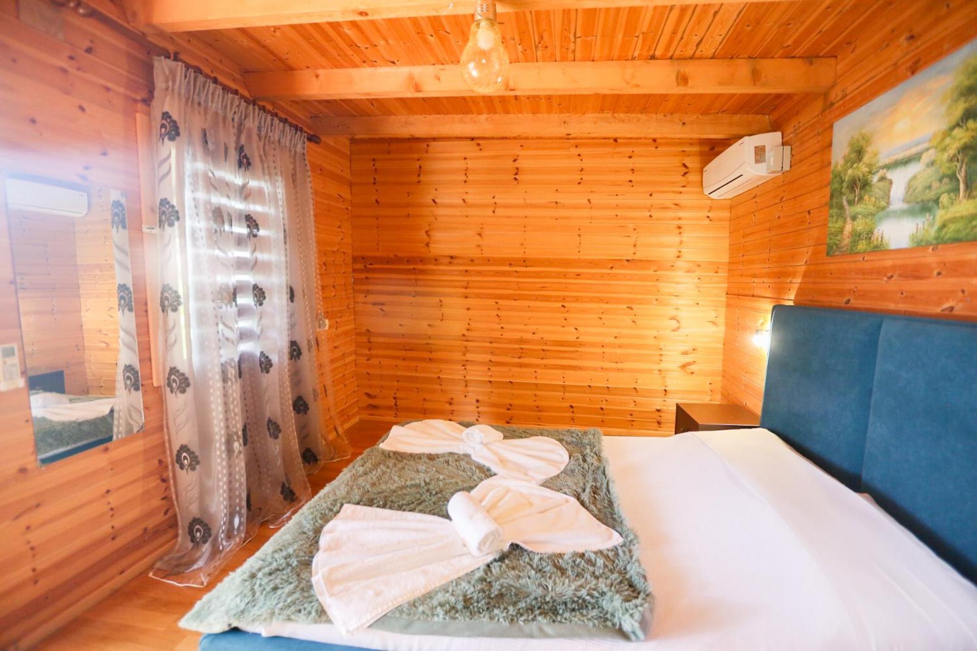 Motel Holiwood *
