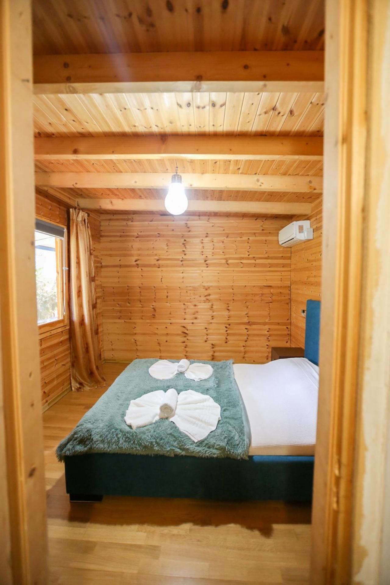 Holiwood Motel Himare